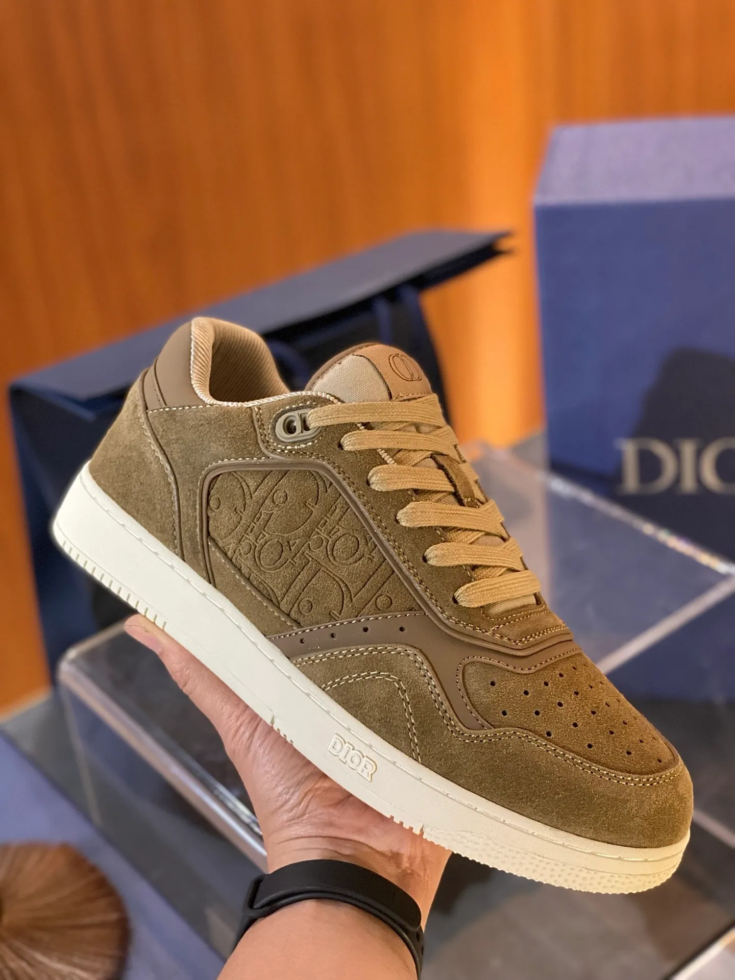 💰780 Dior | New B27 styles for men and women ♞size; women 35~40 men 38~47 DIOR AND HYLTON NEL B27 Uptown The best and most eye-catching Dior is B27, the combination is invincible. Versatile for daily use, no choice of combinations. B27 feels comfortable on the feet ~ If you like this kind of elegant and simple color matching, you must buy it